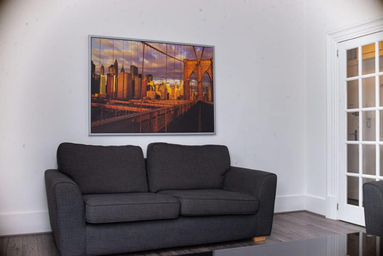 Entire Fabulous 2Bedroom First Floor Flat Located Within Close Proximity To City Centre & University Of Aberdeen With Private Parking Exterior photo