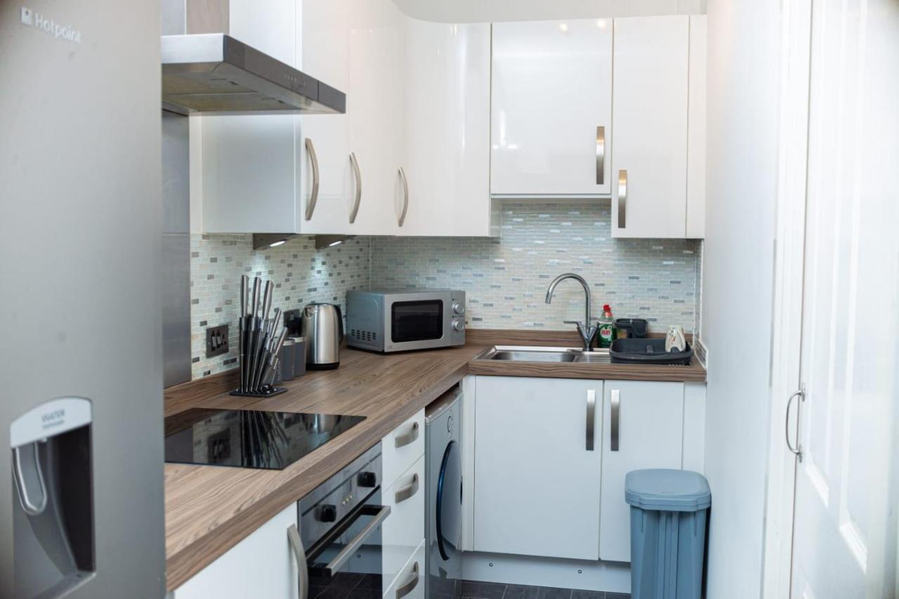 Entire Fabulous 2Bedroom First Floor Flat Located Within Close Proximity To City Centre & University Of Aberdeen With Private Parking Exterior photo