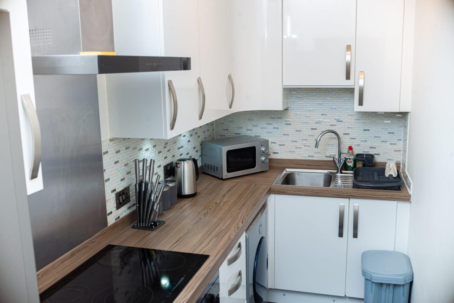 Entire Fabulous 2Bedroom First Floor Flat Located Within Close Proximity To City Centre & University Of Aberdeen With Private Parking Exterior photo