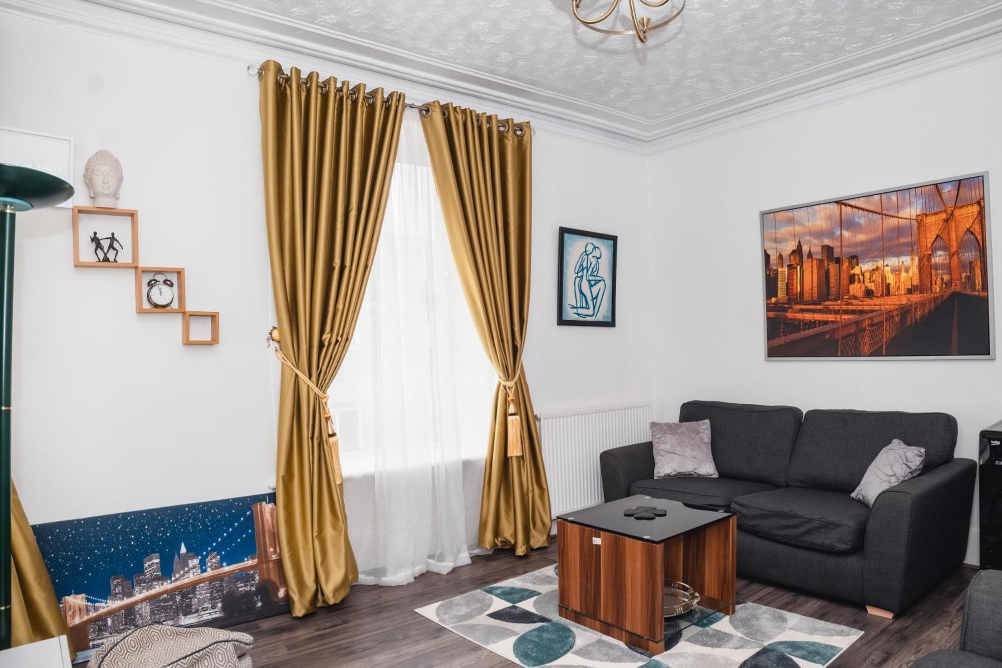 Entire Fabulous 2Bedroom First Floor Flat Located Within Close Proximity To City Centre & University Of Aberdeen With Private Parking Exterior photo