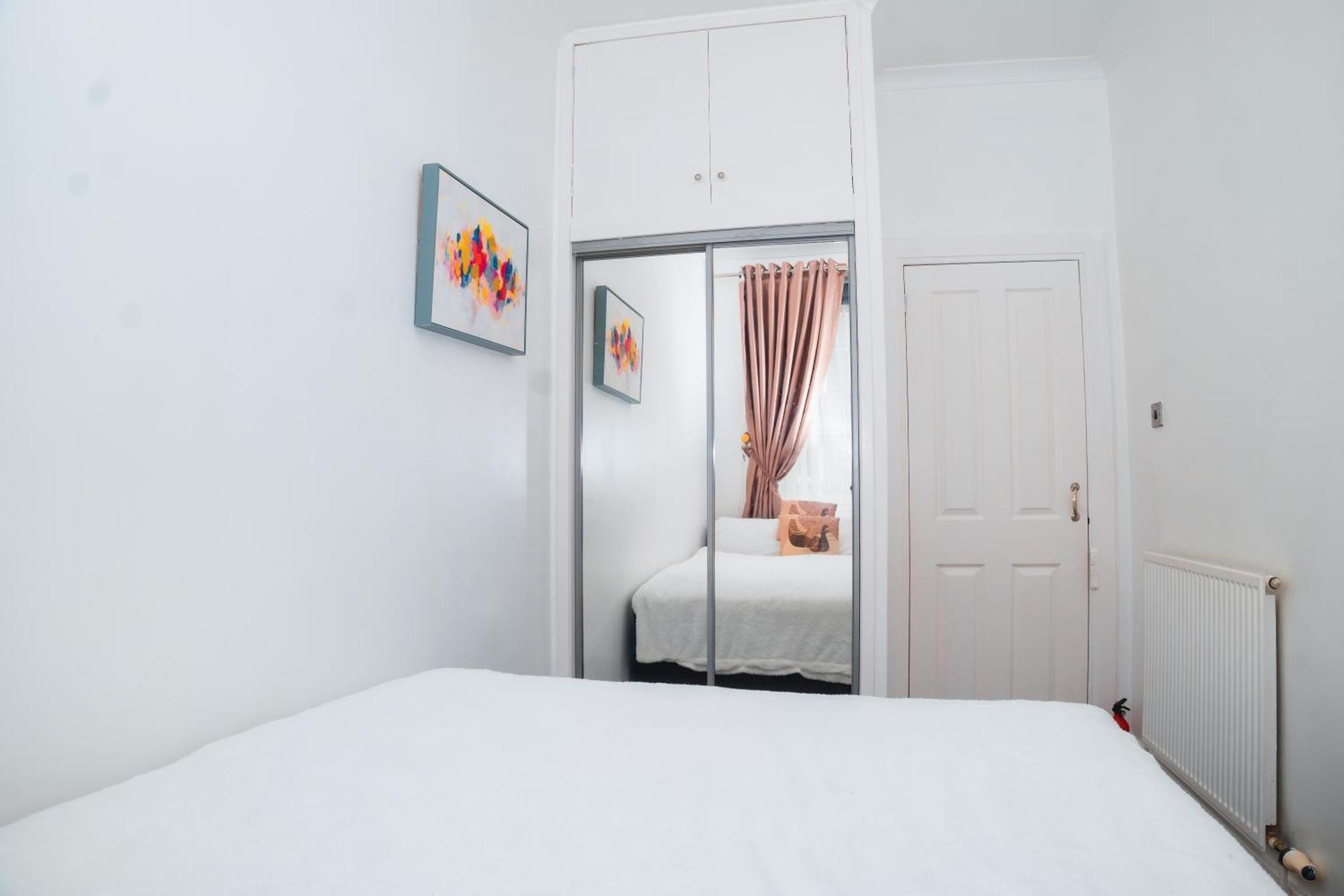 Entire Fabulous 2Bedroom First Floor Flat Located Within Close Proximity To City Centre & University Of Aberdeen With Private Parking Exterior photo