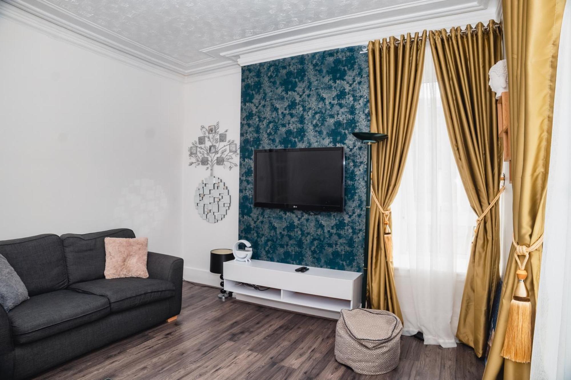 Entire Fabulous 2Bedroom First Floor Flat Located Within Close Proximity To City Centre & University Of Aberdeen With Private Parking Exterior photo