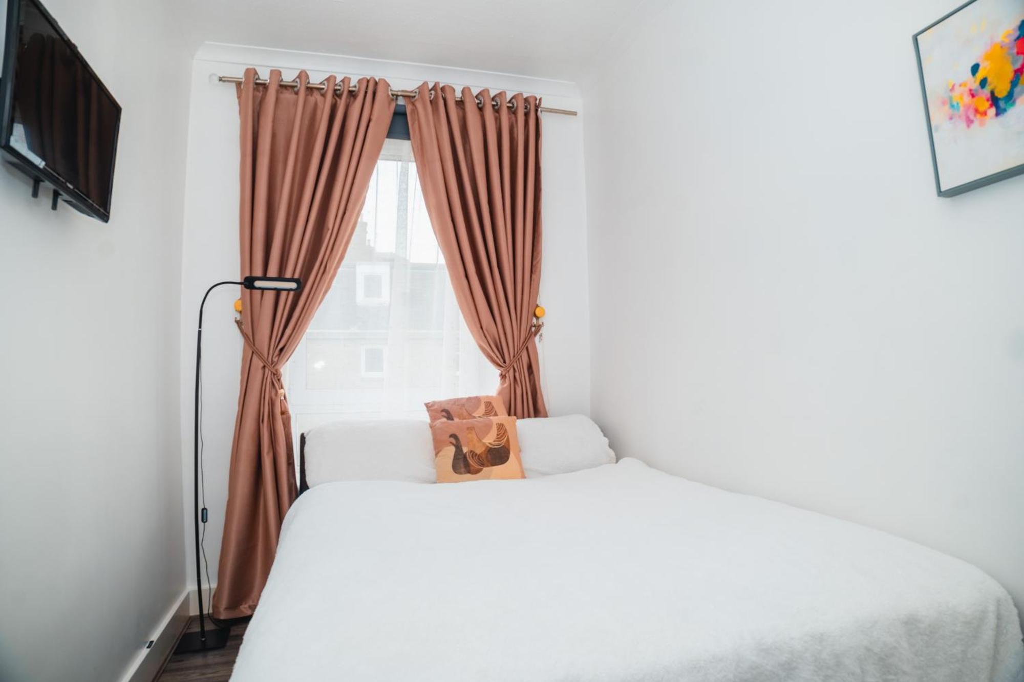Entire Fabulous 2Bedroom First Floor Flat Located Within Close Proximity To City Centre & University Of Aberdeen With Private Parking Exterior photo