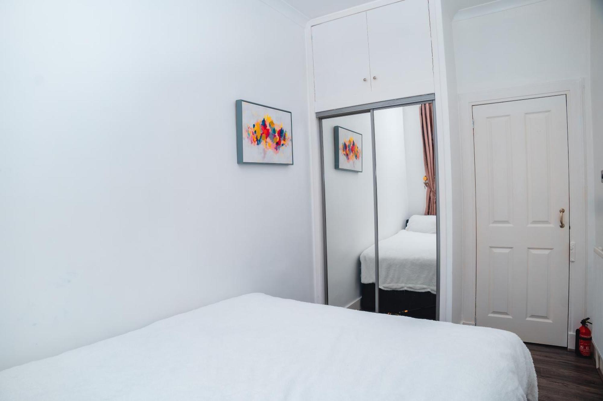 Entire Fabulous 2Bedroom First Floor Flat Located Within Close Proximity To City Centre & University Of Aberdeen With Private Parking Exterior photo